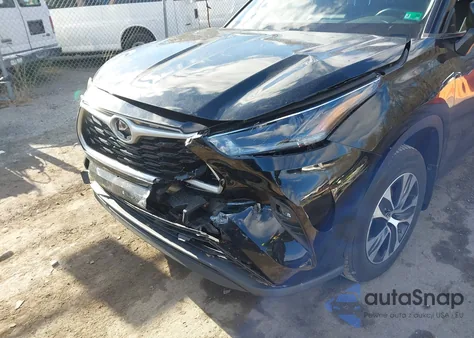 2021 Toyota Highlander Xle z USA, uszkodzony, nr VIN 5TDHZRBH5MS066448